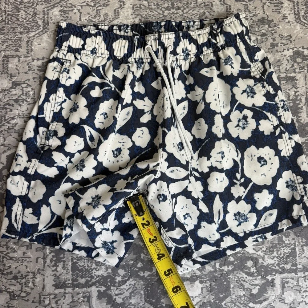Hollister 4-Way Stretch Men's Swim Trunks sz XS Navy Floral Board Shorts